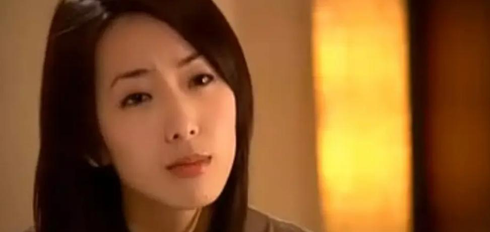 曾靠性感封神的她，又带着大尺度回归了