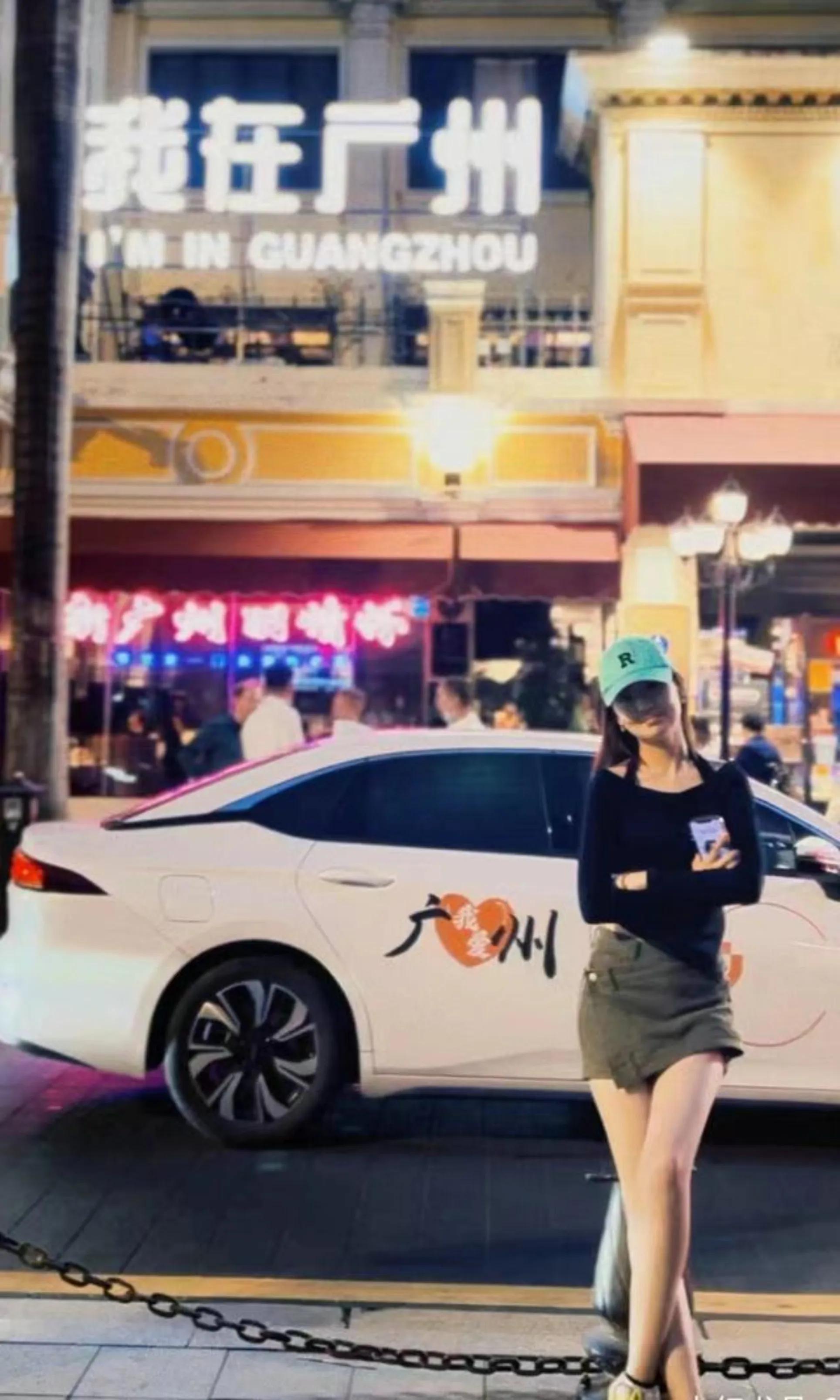 大叔蹲着玩手机无端惹祸，碰到新闻女研究生，哑巴吃黄连有口难辩