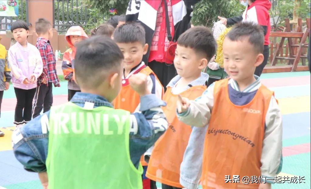 幼儿园足球友谊赛,幼儿园足球友谊赛家长齐上阵