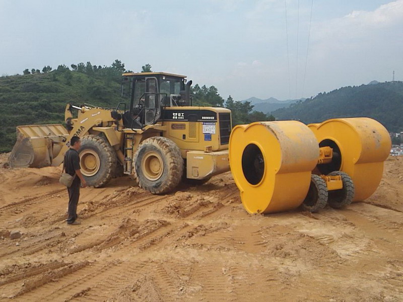 冲击碾压施工中冲击波的传递行程，三角碾的压实遍数