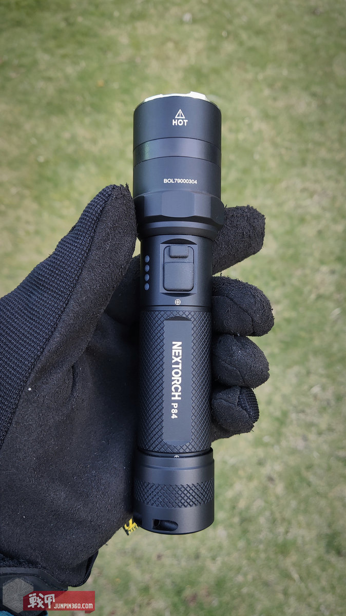 纳丽德手电筒p84充电的时候会亮不,纳丽德p84和p82哪个更值得入手