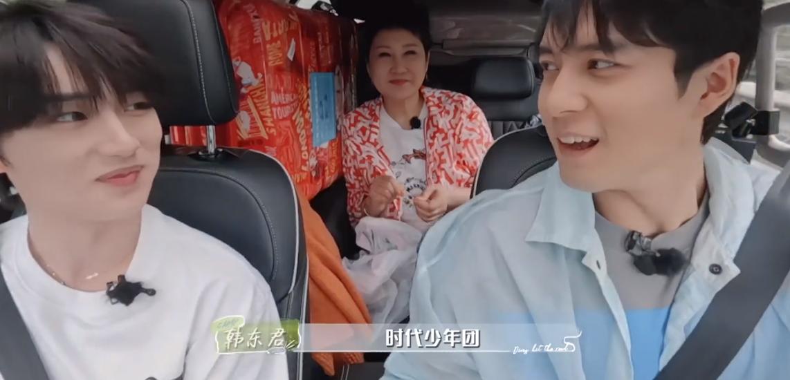 花少4杨幂提东西视频,花少4杨幂提东西画面