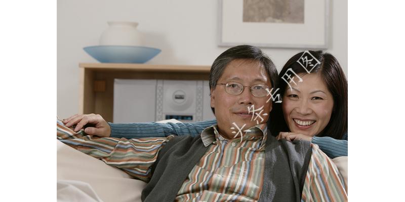 十一岁男孩应不应该跟父母分床睡,男孩几岁不能和母亲一起睡