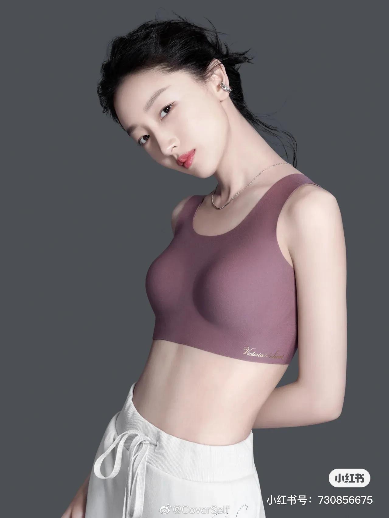 东方青年杂志社封面周冬雨,年轻花旦周冬雨