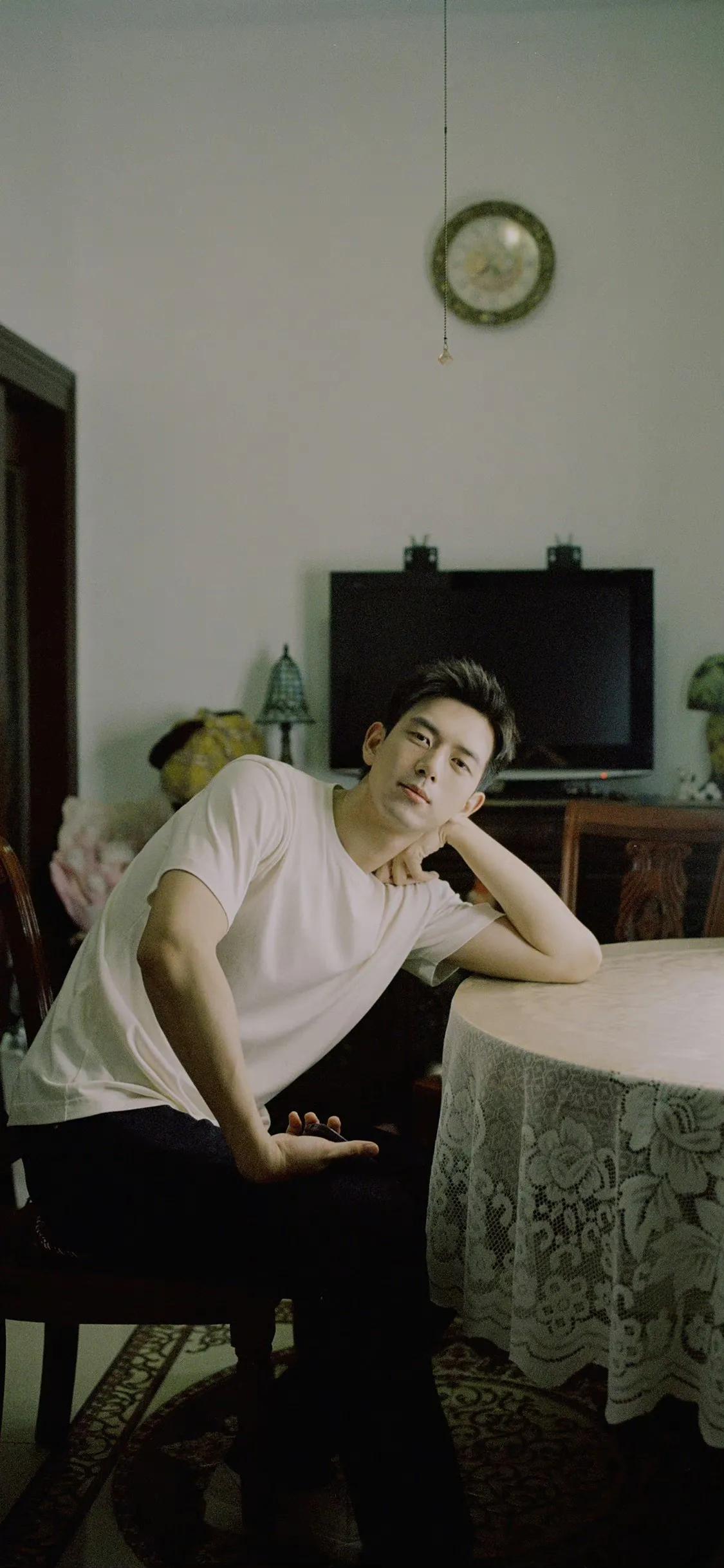 男明星壁纸手机超清全面屏,男明星屏保高清手机壁纸高级感