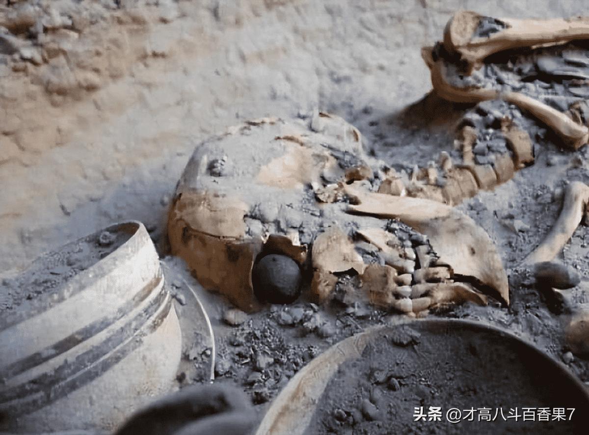 日军日记:*安妇慰**不服从管教,我很愤怒,用*刀刺**插入她的*体下**