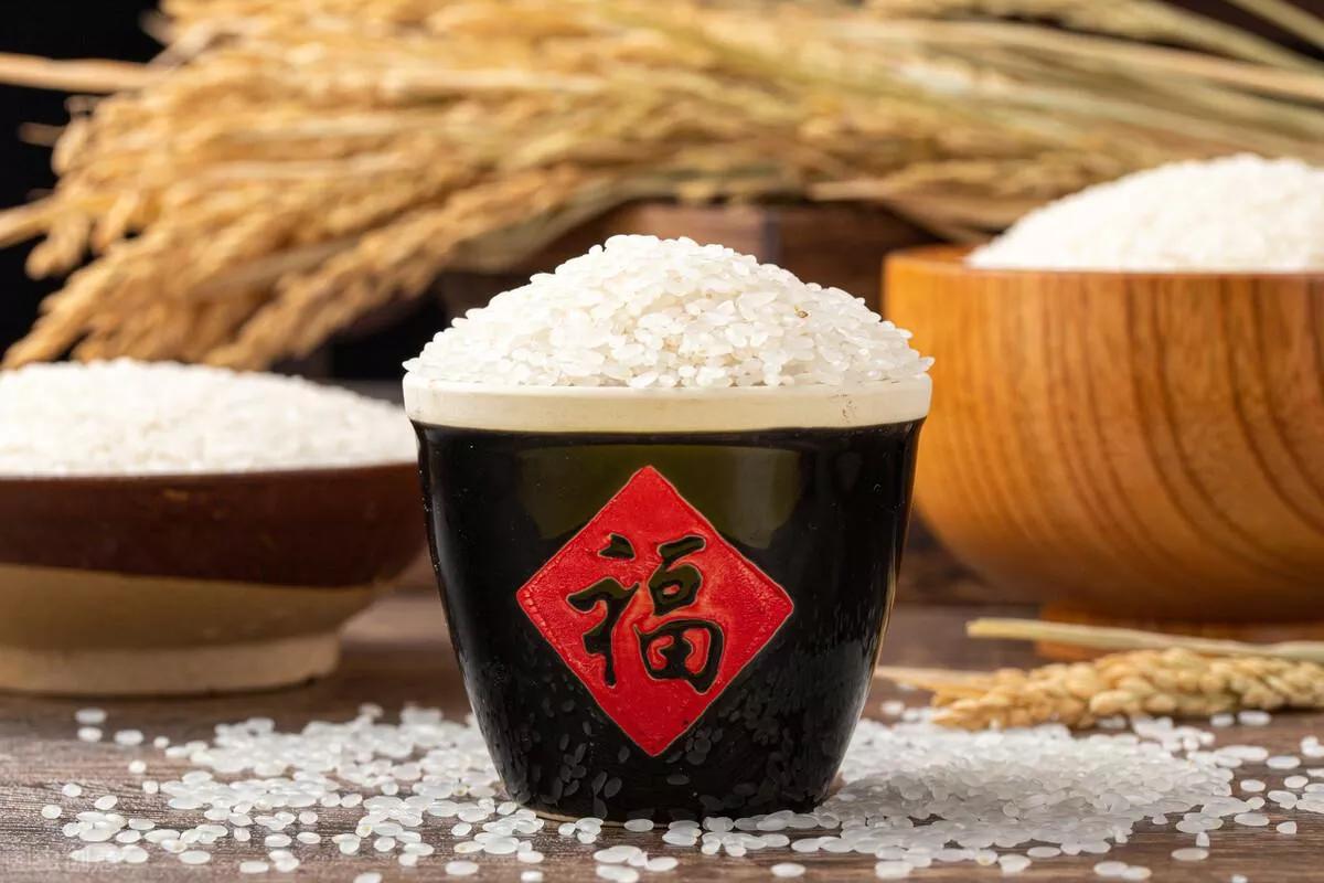 “有灾无灾，四月二十八早看天”，今日四月二十八，怎么看天呢？