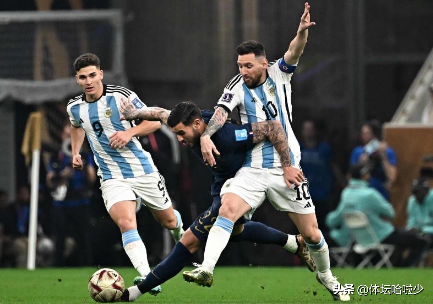 阿根廷队踢出完美半场！梅西创造历史，法国战术错误尴尬0射门