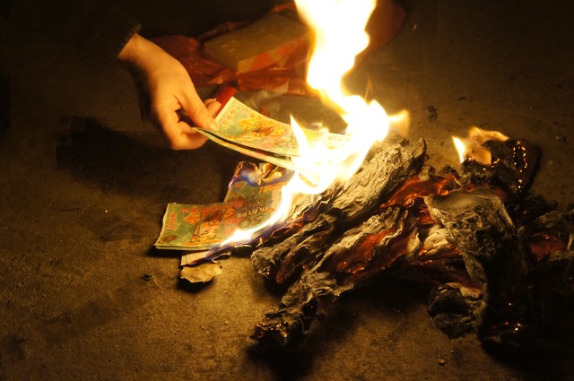 头七、三七、五七、七七分别需要谁来烧？搞不清楚很容易闹笑话的