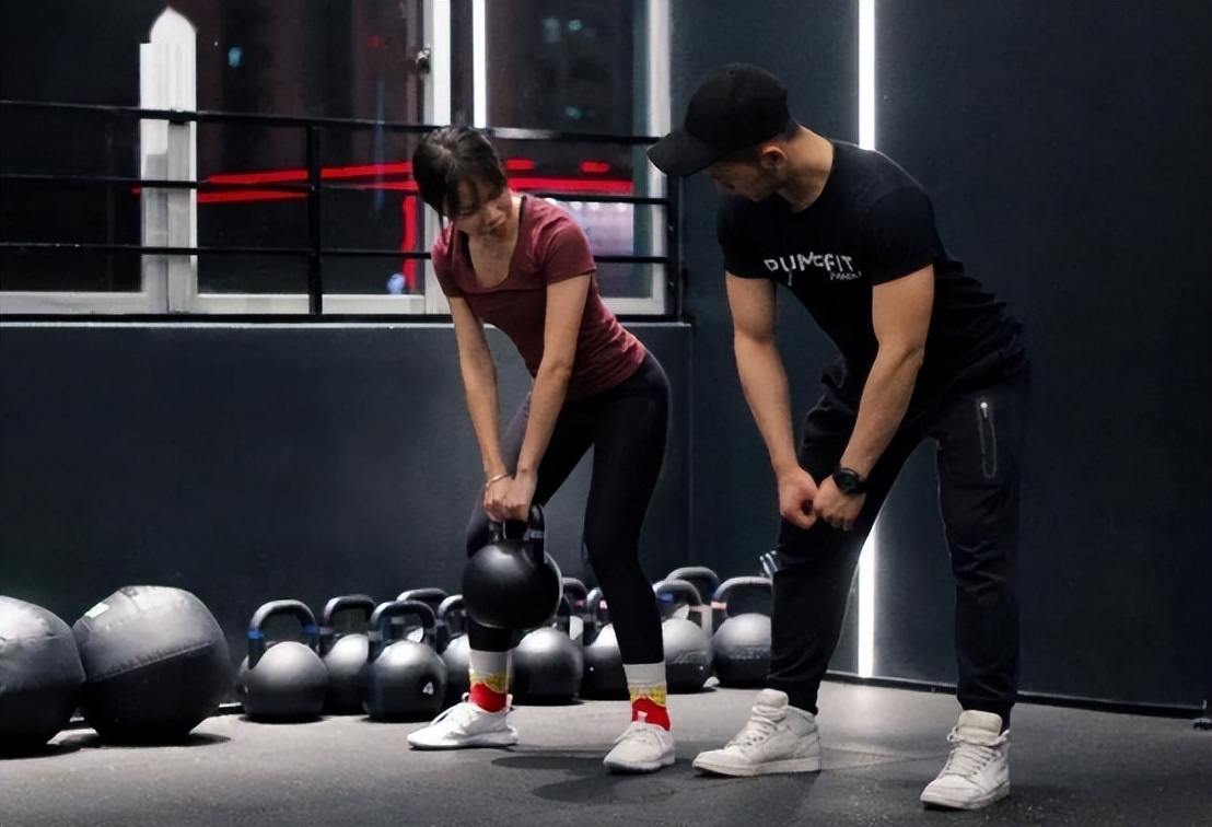 女人总是腰凉什么原因,女性坐着腰痛腰凉的原因有哪些