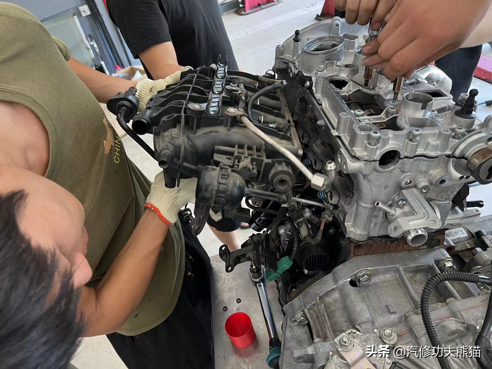 严谨的德国工人钣金修复,严谨的德国师傅修复事故车