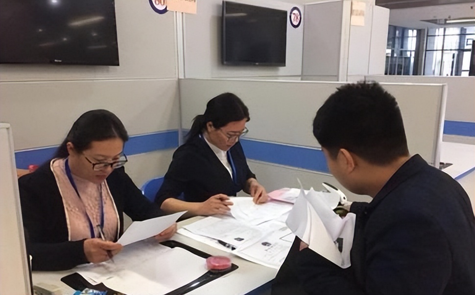 公务员工资真不高吗,公务员月薪不高为什么那么多人考