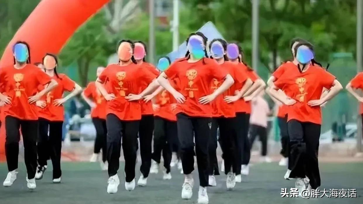 工商学院学生网购表演服用完退货,店主怒斥:这就是当代大学生?