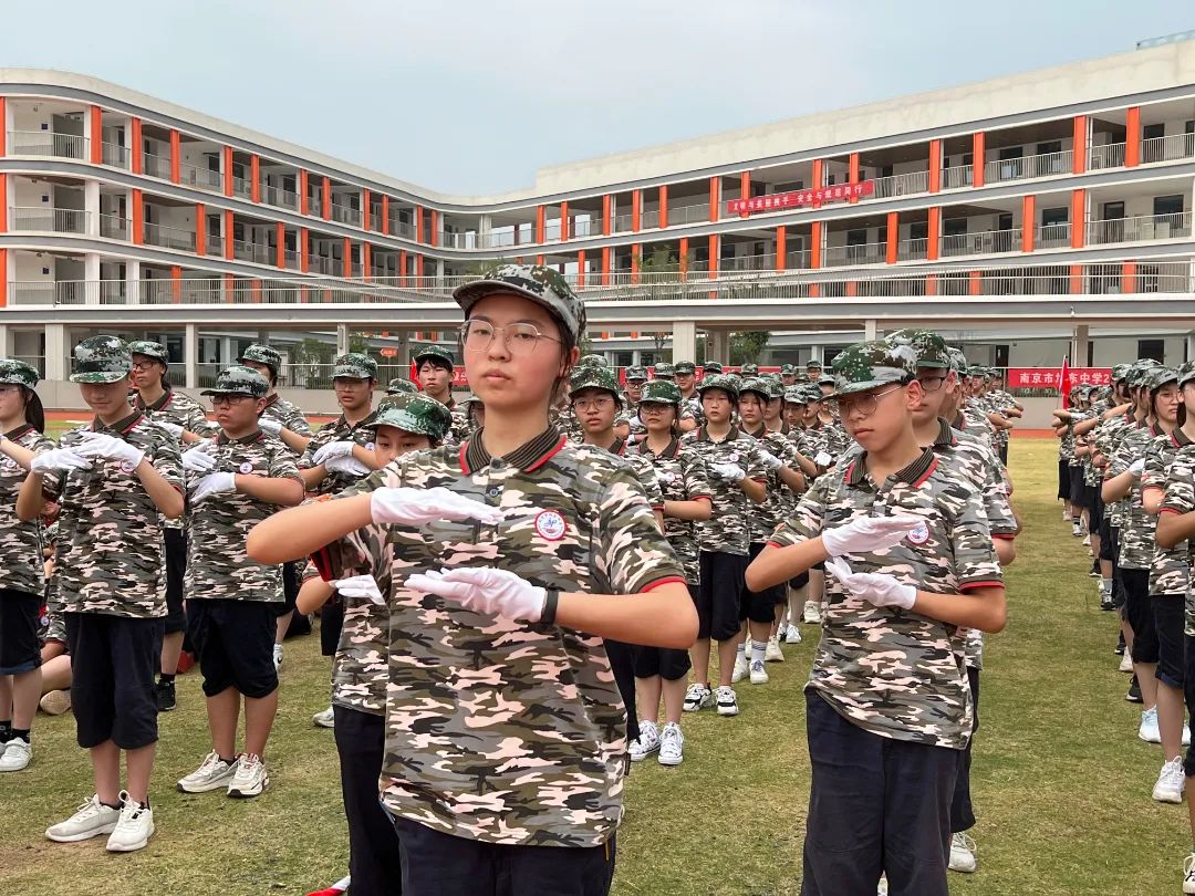 南京市旭东中学：超燃国防教育阶段展示，揭开学年新篇章
