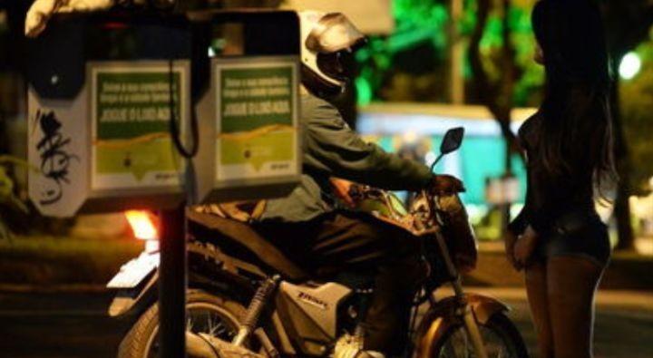 女孩15岁就能接客，性是工作也是生活，捷克缘何沦为色情大国？