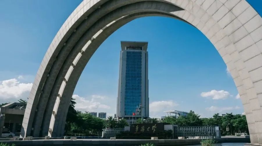 21岁Anais在法国：沉迷奢侈品欠巨额网贷，异国浪子回头拿全额奖