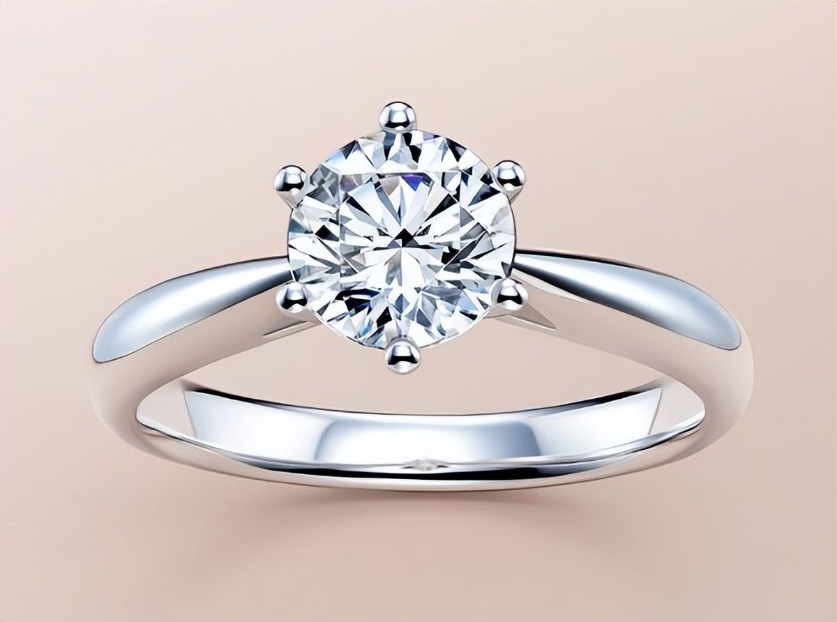 订婚钻戒与结婚钻戒有何区别,定制钻戒和品牌钻戒有什么区别