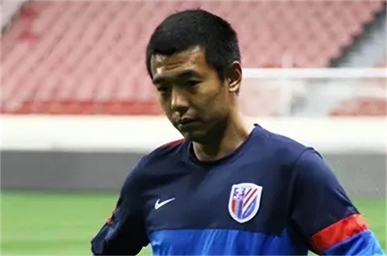 徐亮：中超任意球高手却被赵本山点名训斥，娶三任妻子如今成网红