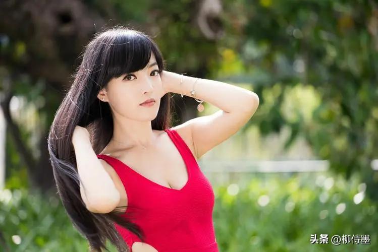 摆脱拍照尴尬六招万能拍照姿势,拍照不要用剪刀手姿势