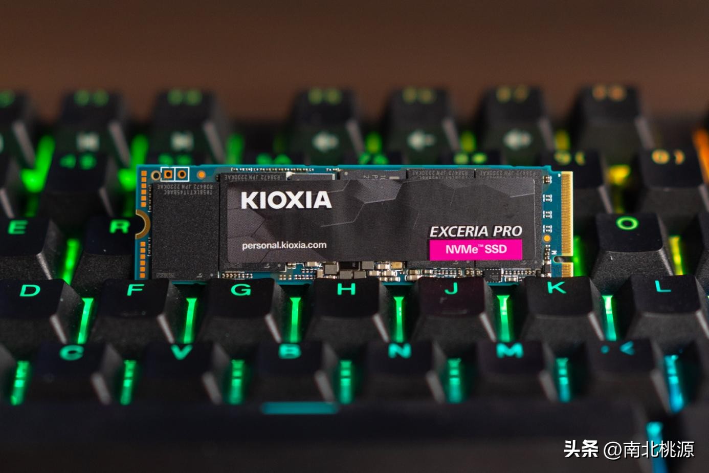 致钛7100和铠侠se10,铠侠rc10怎么加装固态硬盘