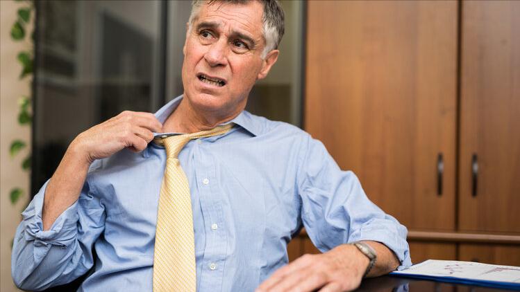 爱出汗和不爱出汗的人哪个更健康,爱出汗和不爱出汗的人都是病吗