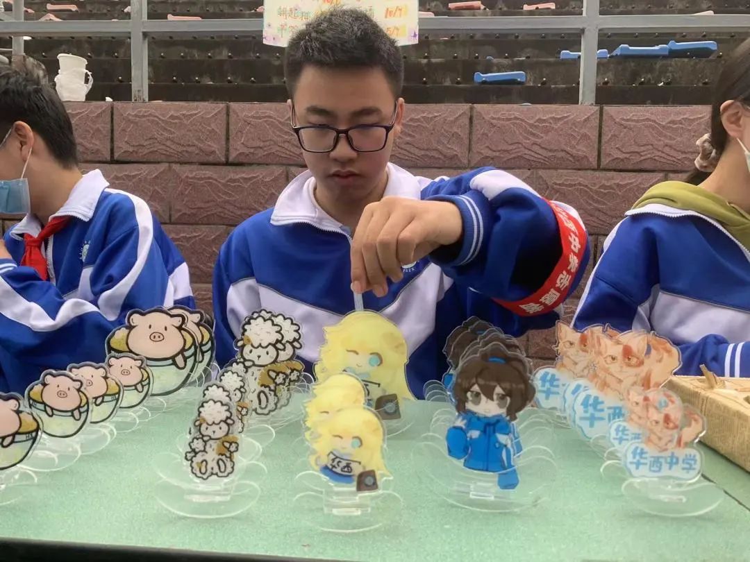 师徒结对薪火传，魔棒点火显智慧！华西中*运学**动会开幕式，燃了