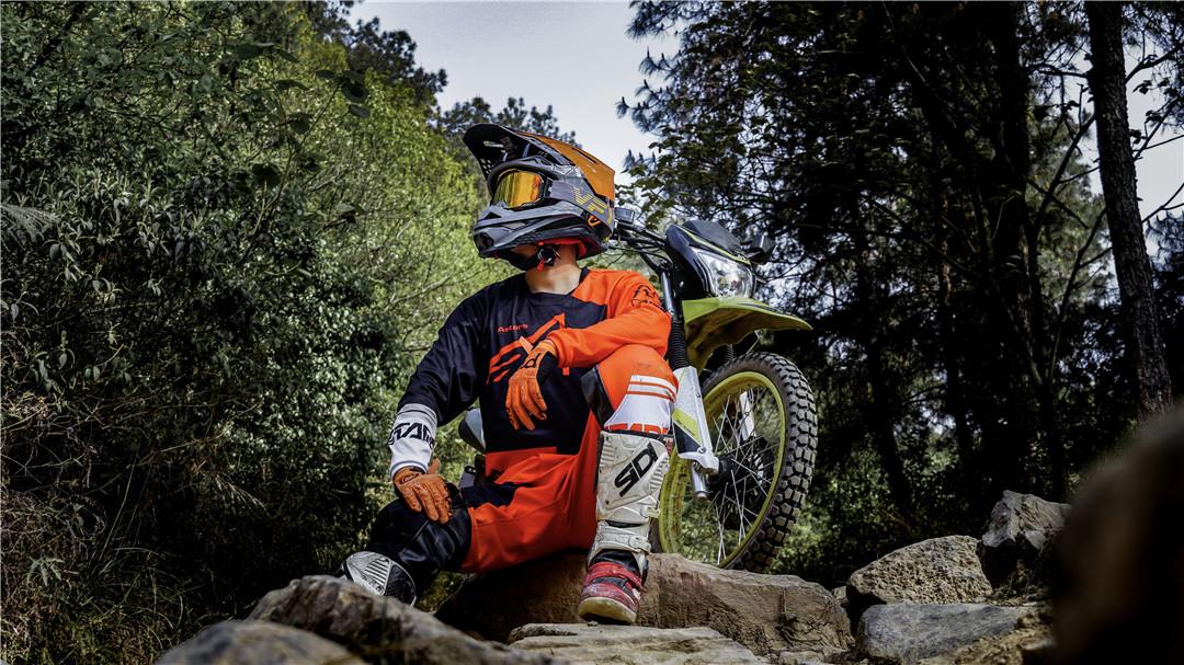 能上路的250cc摩托跑车,能跑250迈左右的摩托车