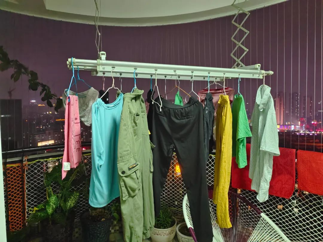 阳台封窗断桥铝70还是90的好,阳台封窗好不好看完就有答案