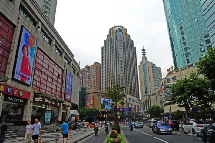 上海南京路的十大商店现今的状况,曾经是旧上海最繁华的地段之一