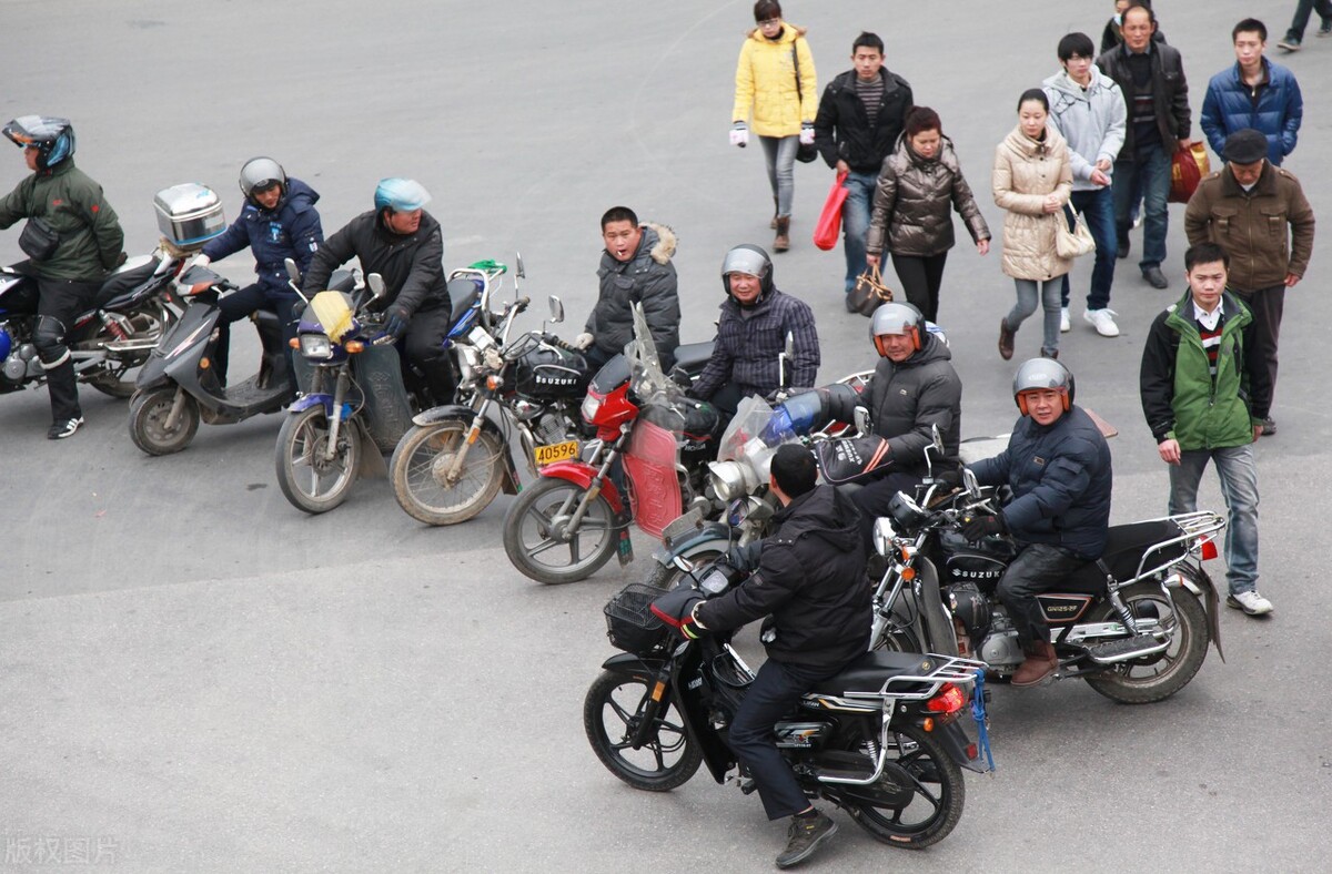 开摩的的黄师傅,摩的司机一天收入