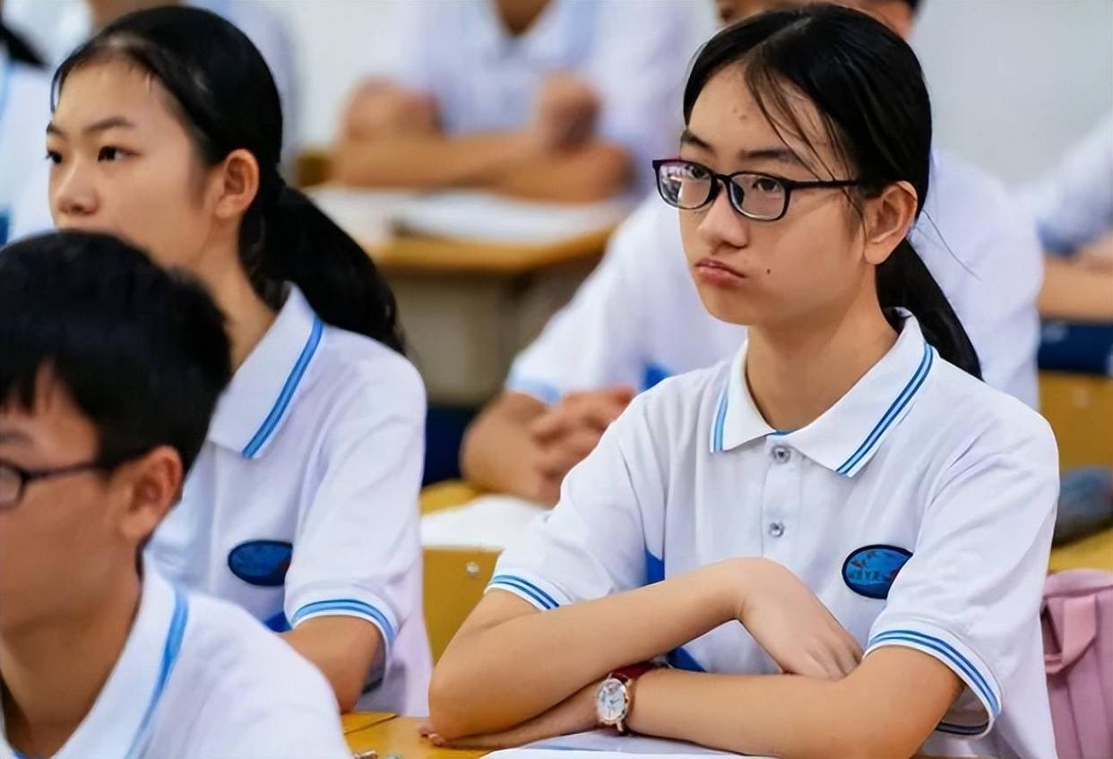 初中生迎来好消息！新政策将于2023全面实行，学生将不受升学限制