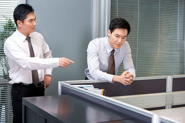 领导故意针对你孤立你怎么办,领导处处针对你欺负你要怎么改变