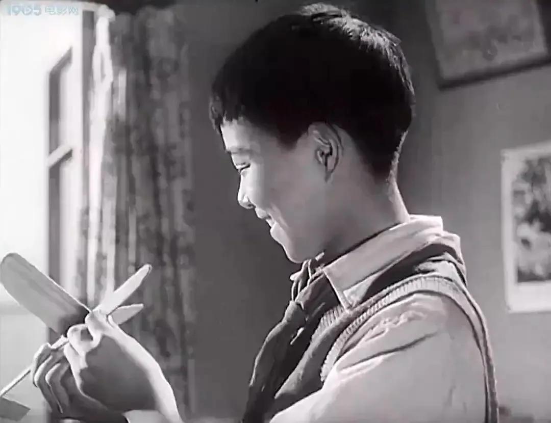 老电影海燕,老电影两个小足球队1956插曲