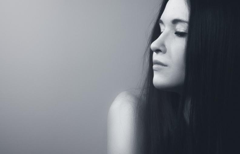 头发自来卷怎么洗又顺又直,怎样让头发变得又直又顺