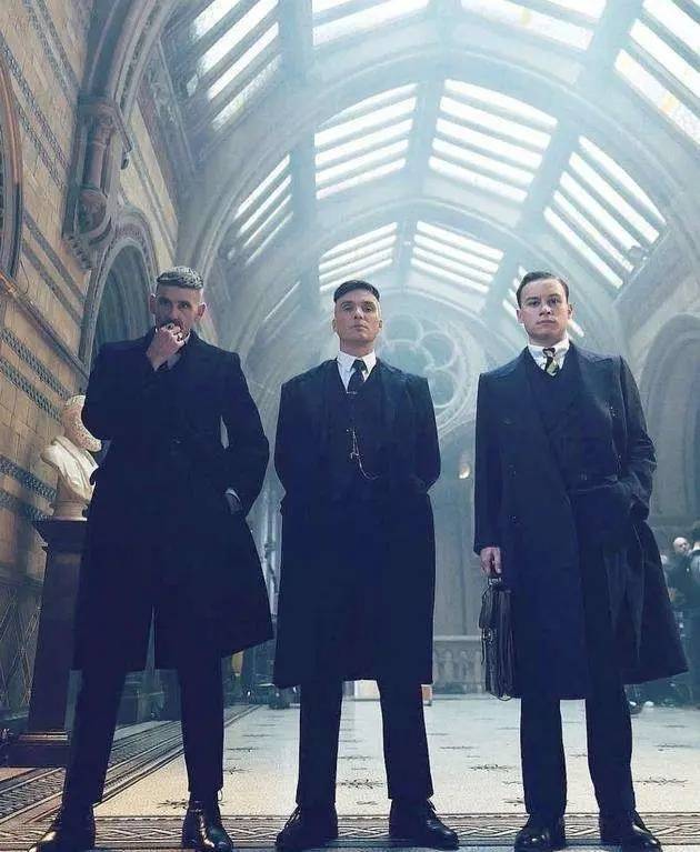 卡美滨卡Camabinc穿搭丨优雅与品质生活的绅士总离不开一件大衣