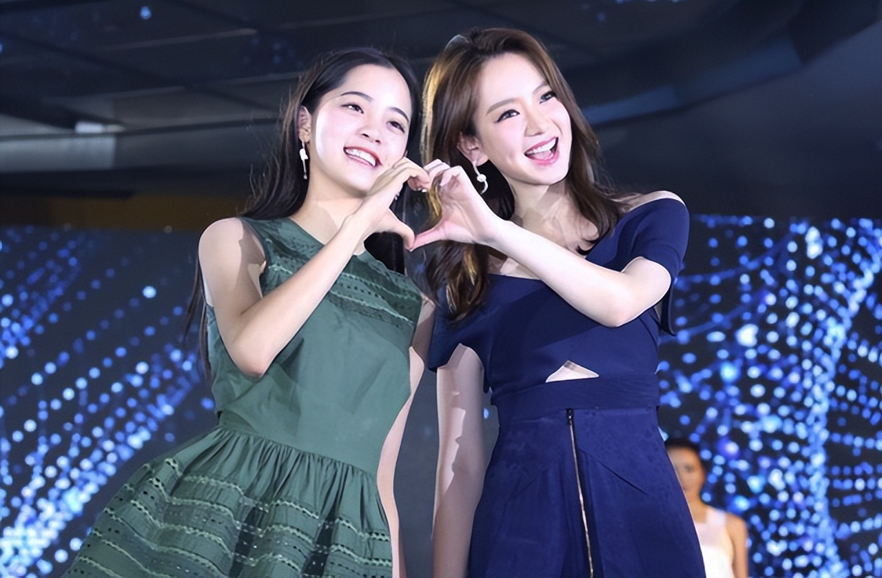 欧阳娜娜戚薇同款,戚薇欧阳娜娜谁厉害