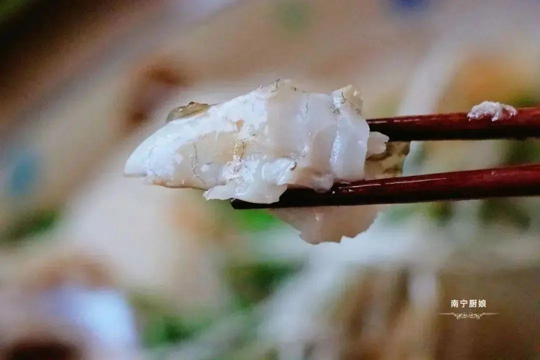 清蒸鱼的做法用盐吗,清蒸鱼加了清蒸豉油要加盐吗