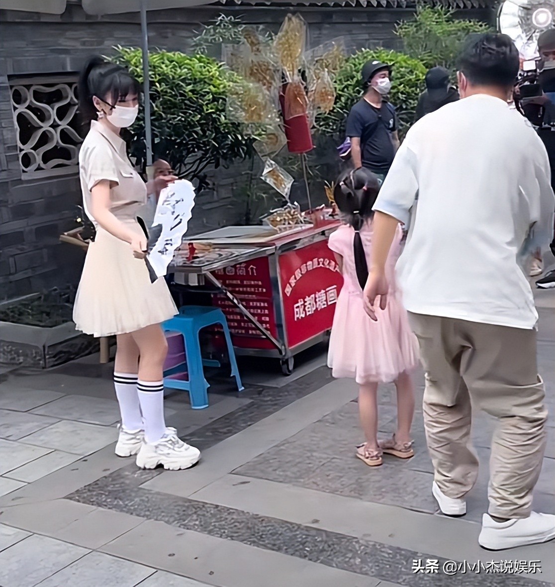 柳岩街头高清图片,41岁的柳岩穿着低调