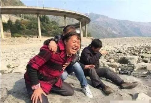 捞尸人夜晚捞尸全过程,民间真实的捞尸人