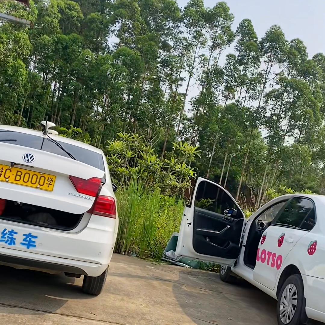 新手应该怎么踩离合换挡,教小姐姐踩油门