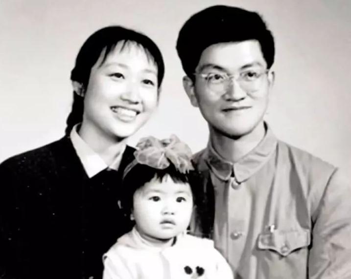 殷桃年轻时颜值巅峰,殷桃回眸一笑百媚生