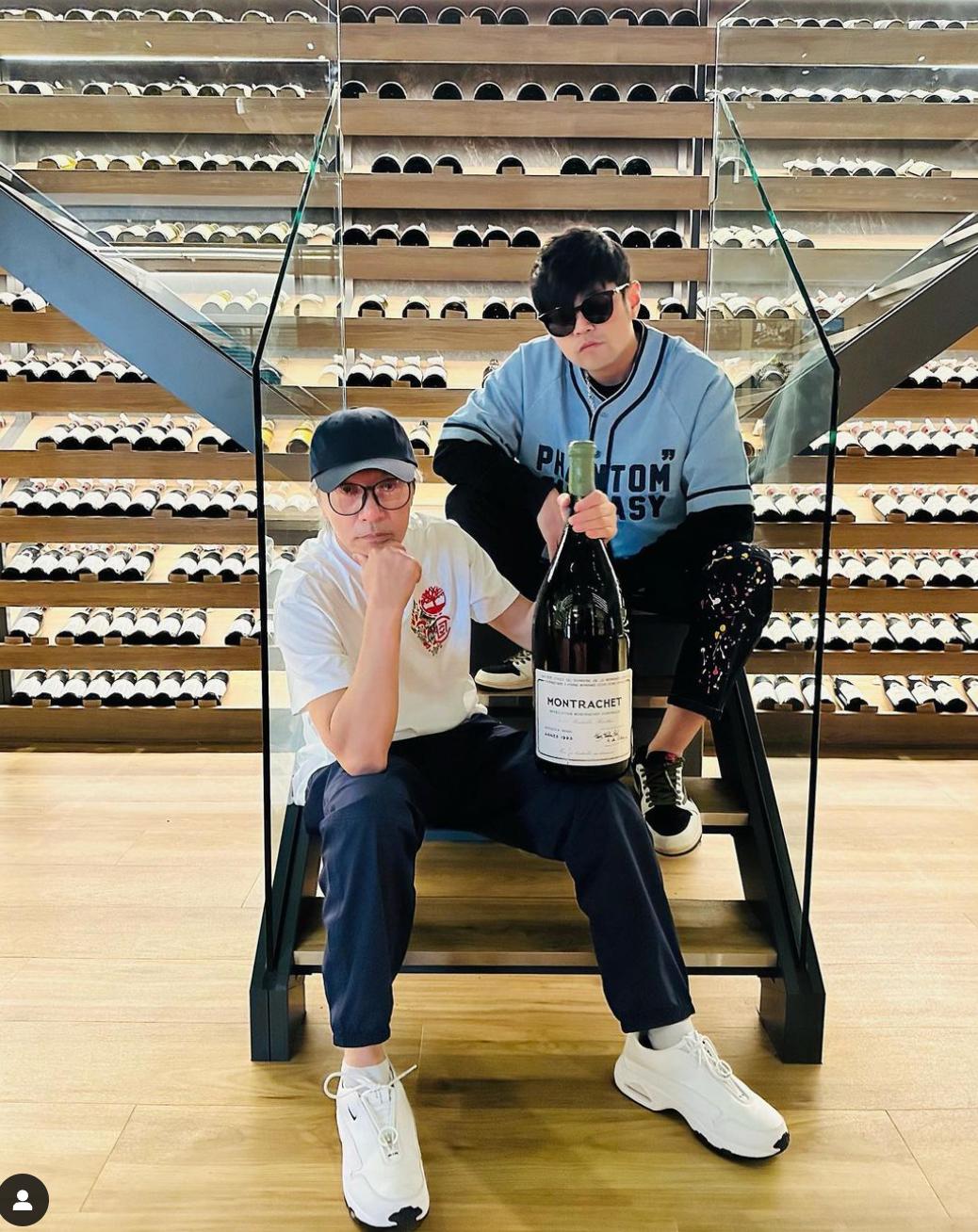 平平无奇一张合照，里面这个竟然价值百万！