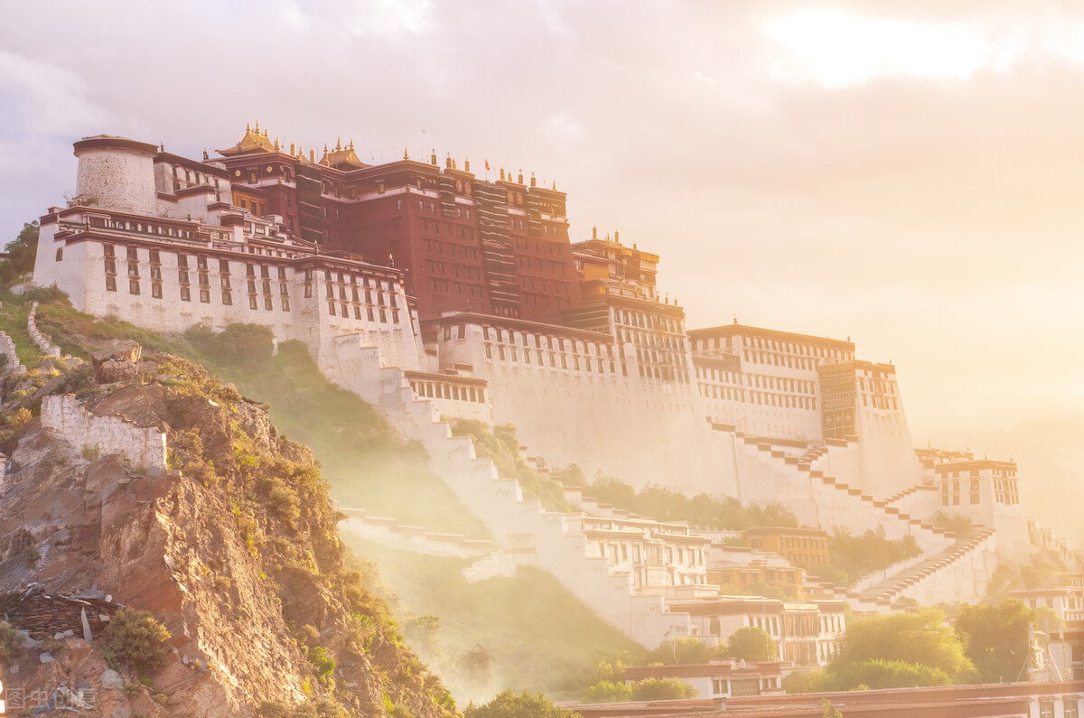 布达拉宫建筑简介资料,布达拉宫简介50字左右