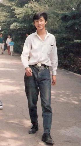 一场离婚让黄晓明成了笑话，他对baby已没有用，她吸干了他的资源