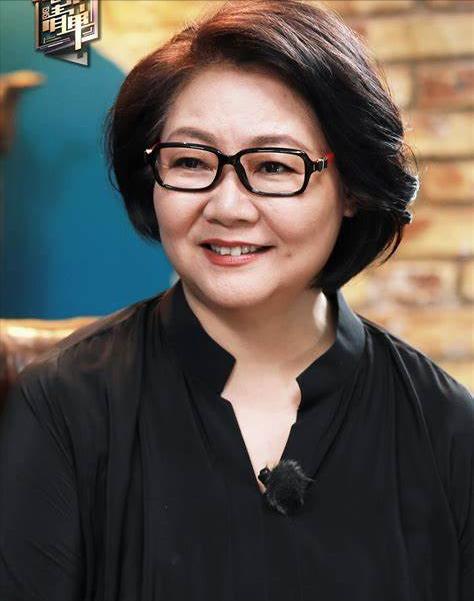 萨日娜穿搭的照片,萨日娜时尚妈妈装