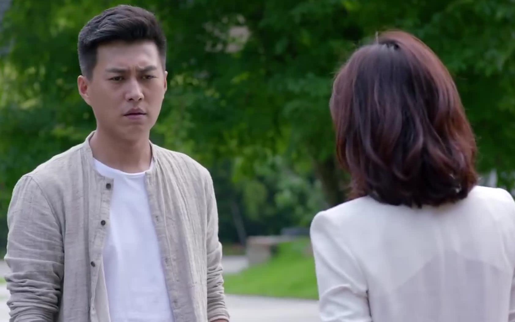 杭州女子8450元买一双拖鞋，穿3次后褪色，店员：很少有人穿2次