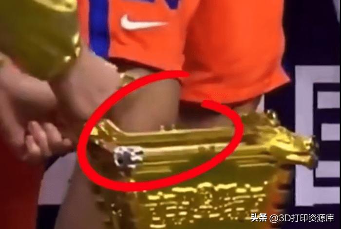 足协杯奖杯掉角,足协杯奖杯被掰坏足协做出回应