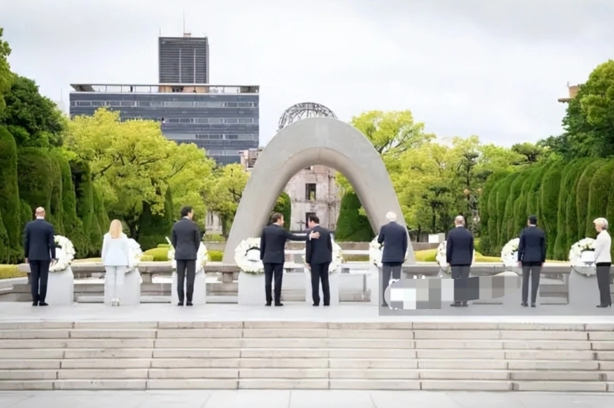 日本广岛G7首日大合影来啦！坐大圆桌吃午饭，意大利女总理美出圈