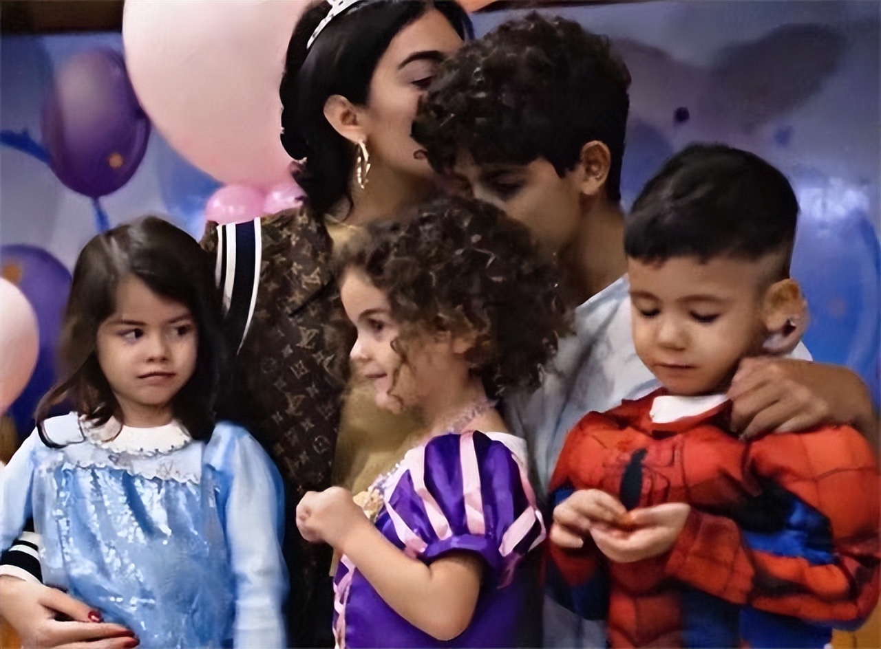 c罗有几个孩子继承了足球天赋,c罗儿子继承足球