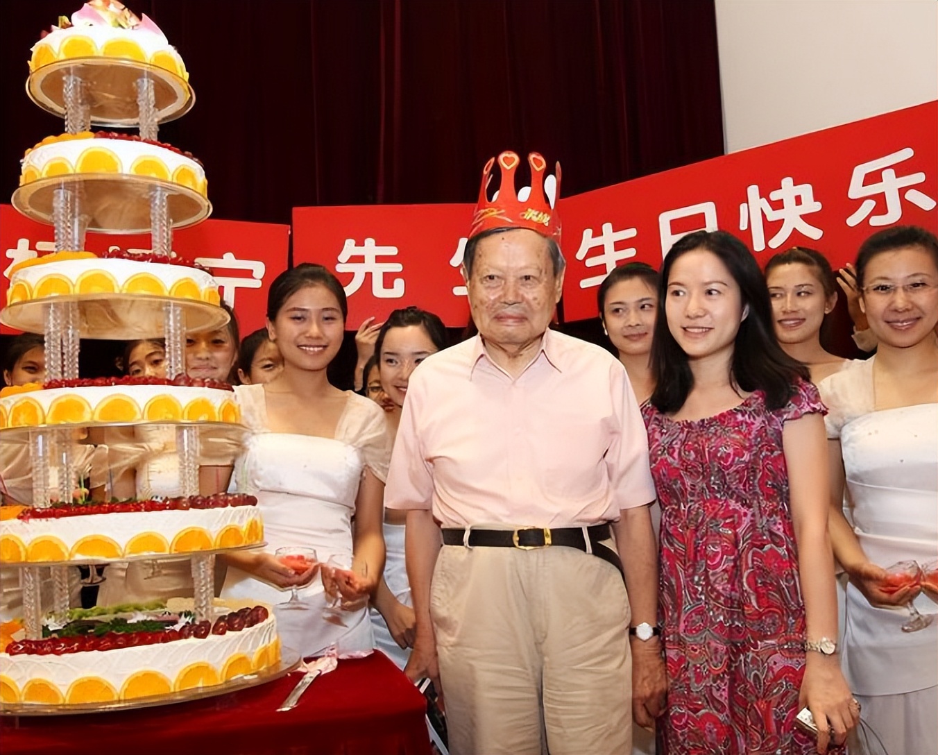 翁帆嫁给杨振宁的真正原因是什么,翁帆嫁给杨振宁是正确的婚姻观吗